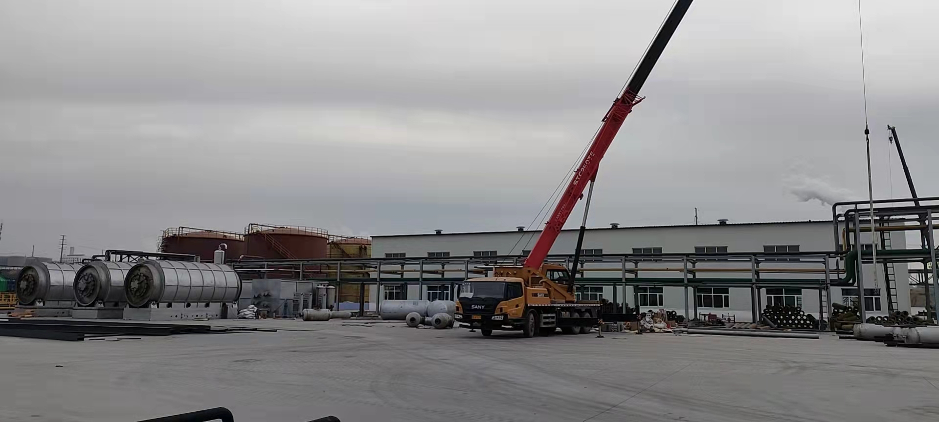 6臺(tái)煤焦油渣回收處理設(shè)備安裝完成等待試車(chē)